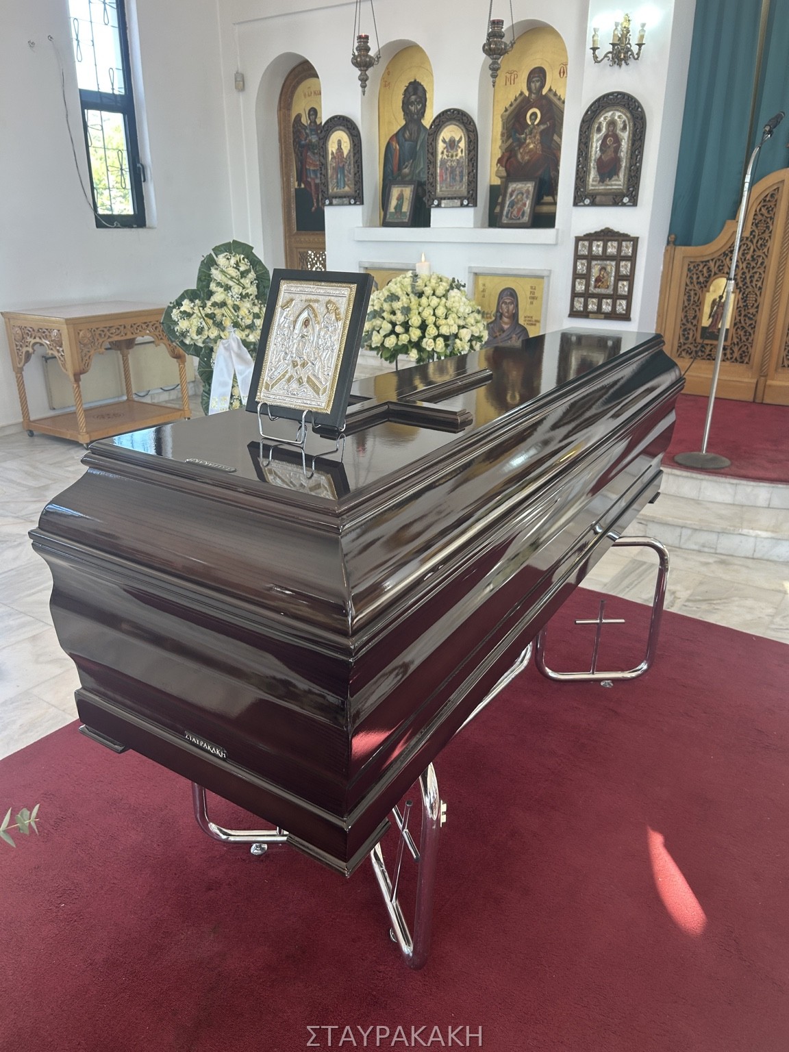 Φέρετρο επιλογής 5 από το Γραφείο Τελετών Σταυρακάκη