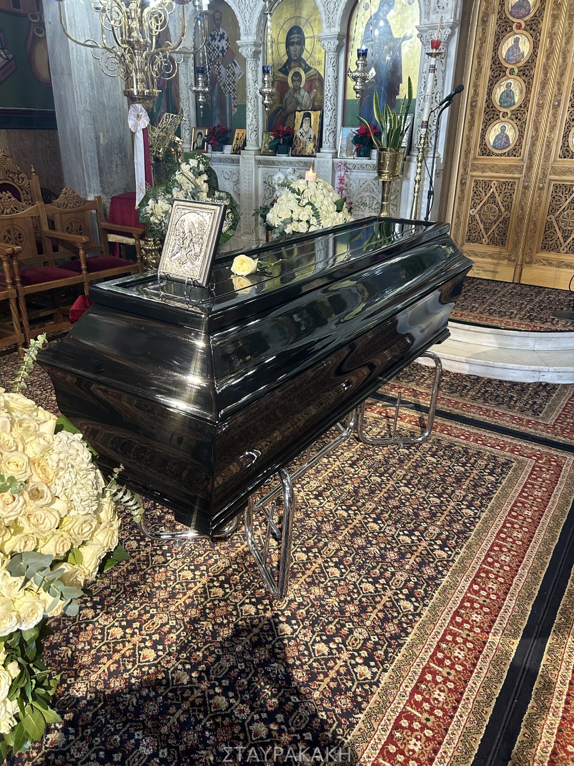 Φέρετρο επιλογής 9 από το Γραφείο Τελετών Σταυρακάκη